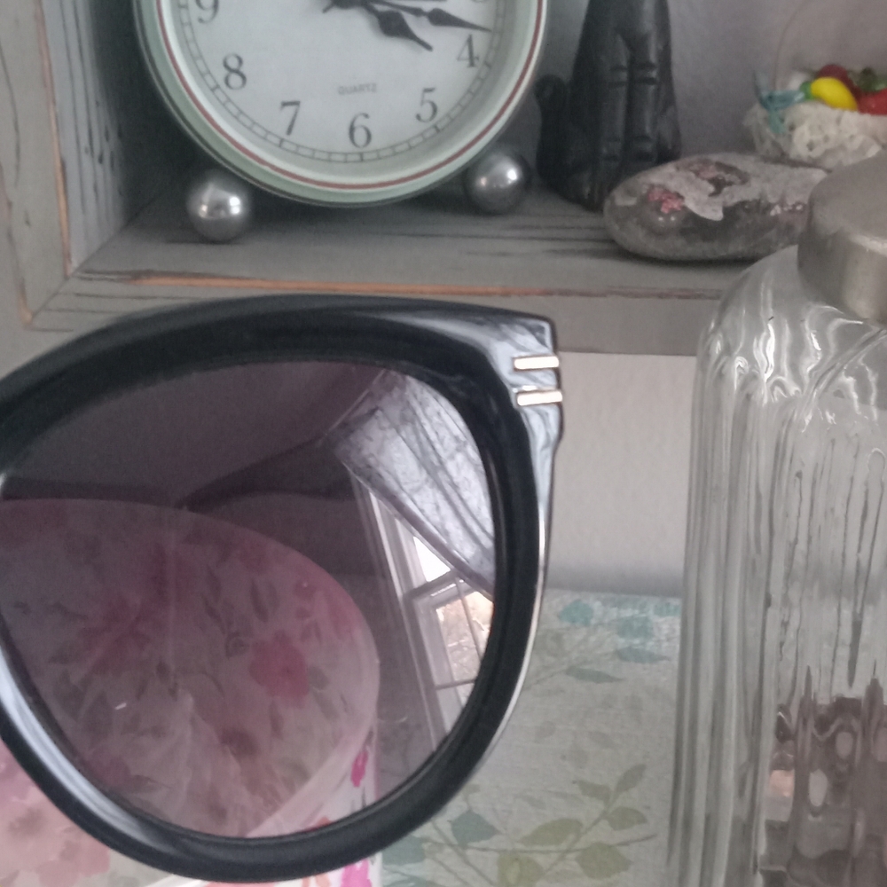Black Cat Eye Sunglasses - Picture 3 of 5